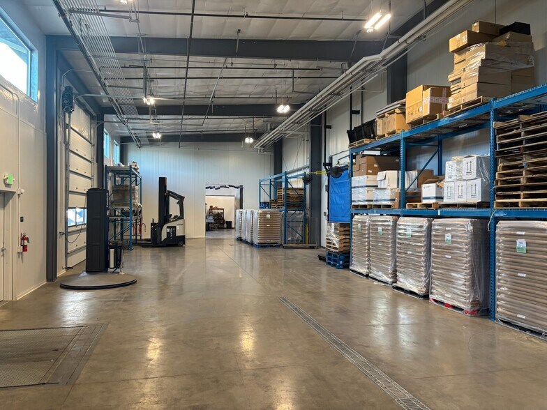 More Photos Of 62864 Oxford Ct, Bend Industrial For Lease