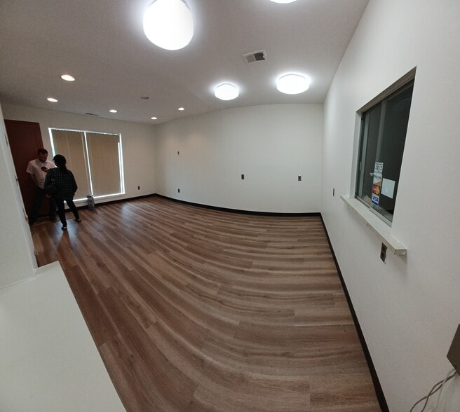 More Photos Of 32905 W 12 Mile Rd, Farmington Hills Medical For Sale