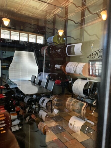 More Photos Of 307 N Broadway, Green Bay Restaurant For Sale