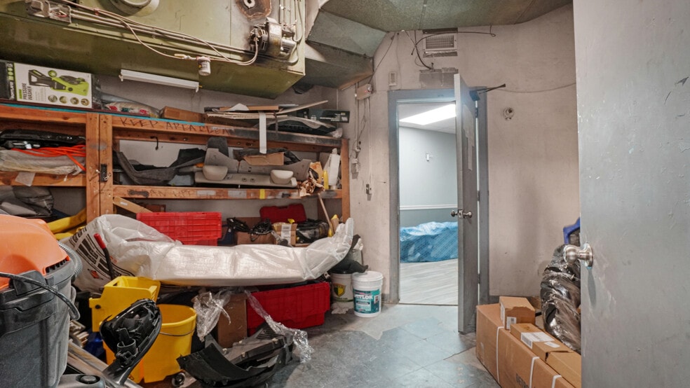 More Photos Of 10 Jerusalem Ave, Hempstead Auto Repair For Sale