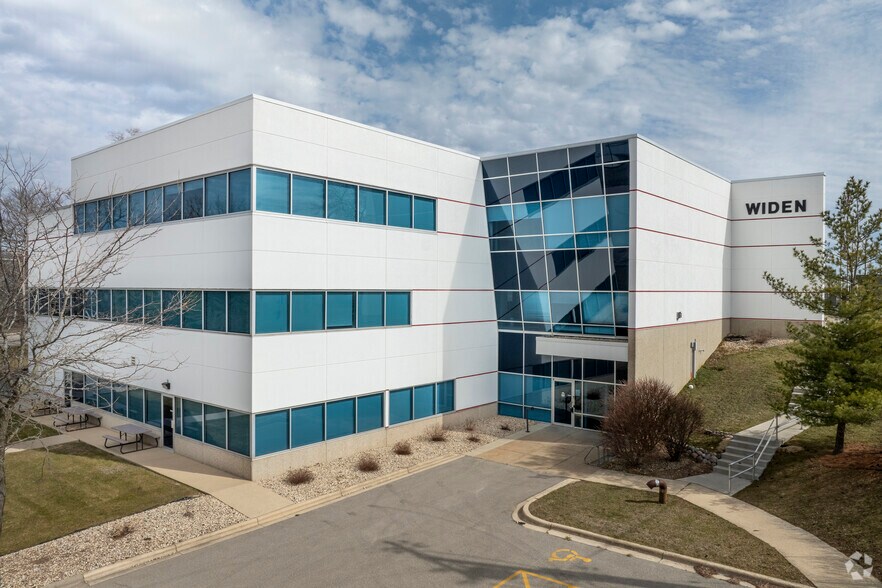 More Photos Of 6911 Mangrove Ln, Monona Office For Sale