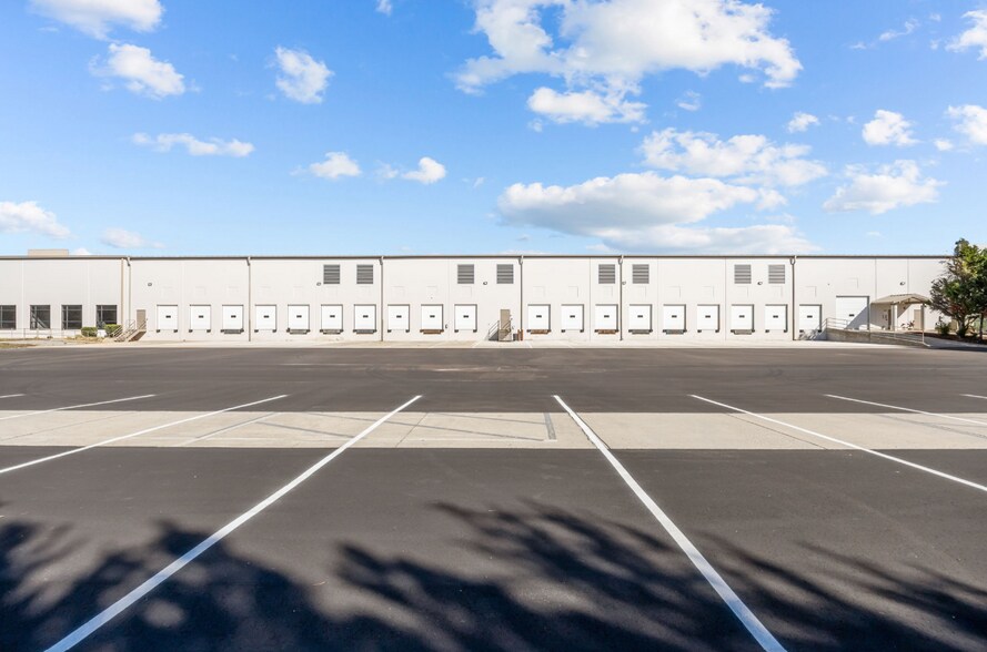 More Photos Of 719 N Regional Rd, Greensboro Warehouse For Lease