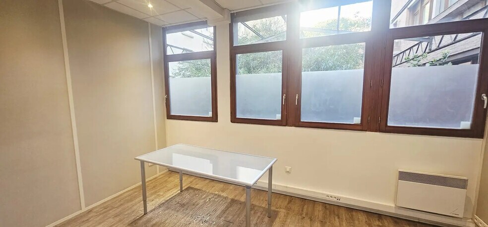 More Photos Of 250 Avenue Du Président Wilson, Saint-Denis Office For Sale