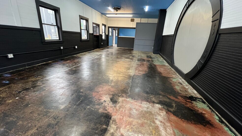 More Photos Of 155 Main St W, Monmouth Storefront For Lease