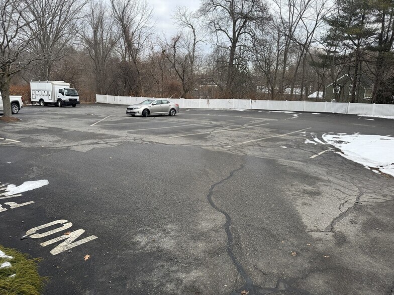 More Photos Of 622 Boston Rd, Billerica Freestanding For Lease