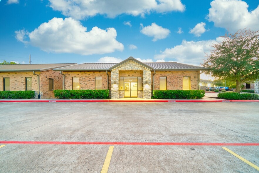 Primary Photo Of 15430 Ridge Park Dr, Houston Office For Sale