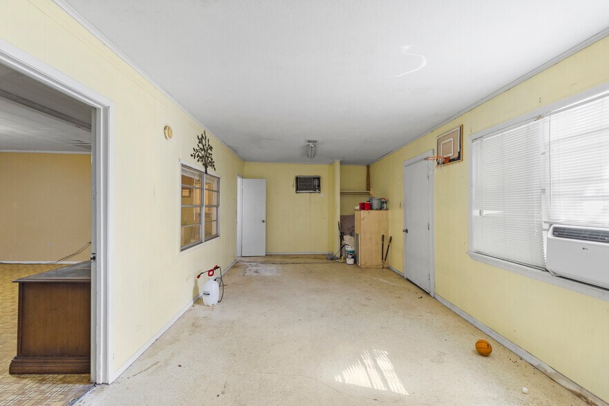 More Photos Of 120 State Highway 75 N, Huntsville Specialty For Sale