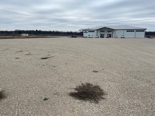 More Photos Of 1705 South I-45 East, Corsicana Showroom For Lease