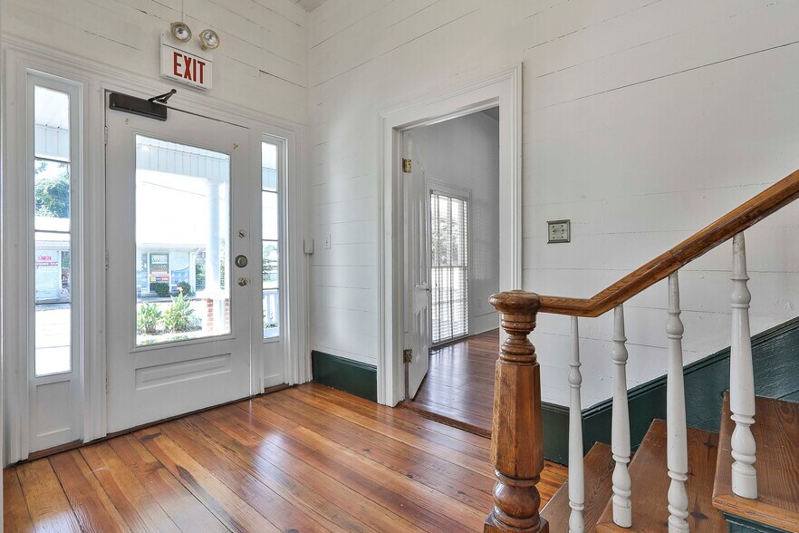 More Photos Of 8 Savannah St, Newnan Office For Lease