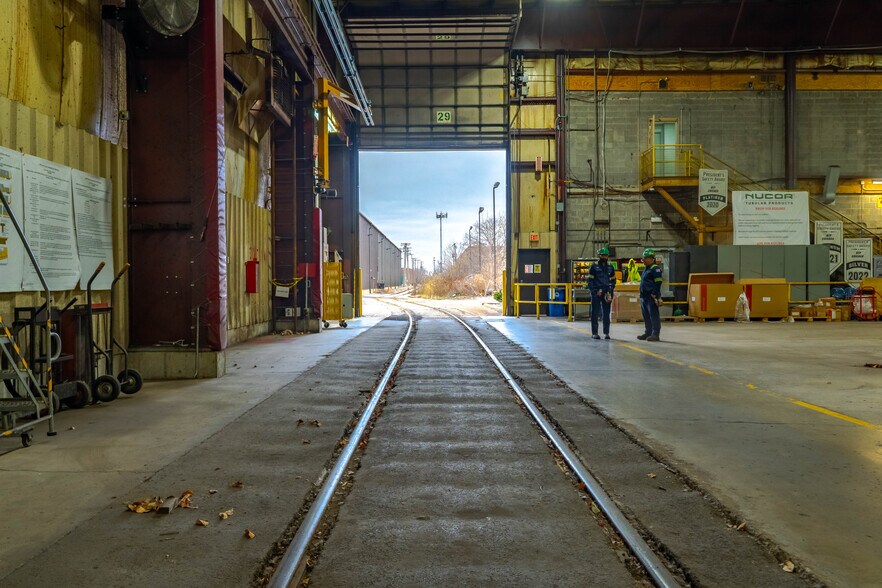 More Photos Of 6226 W 74th St, Bedford Park Manufacturing For Sale