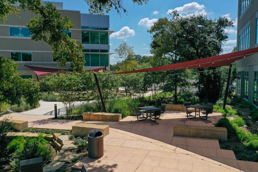 More Photos Of 19122 N US Highway 281, San Antonio Office For Lease