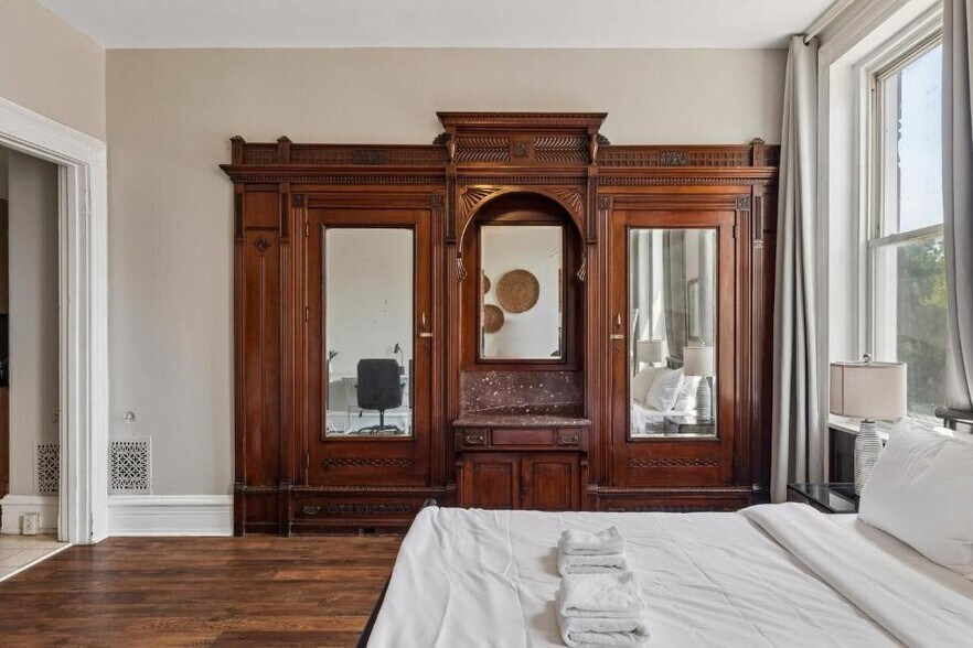 More Photos Of 1611 S Broad St, Philadelphia Specialty For Sale