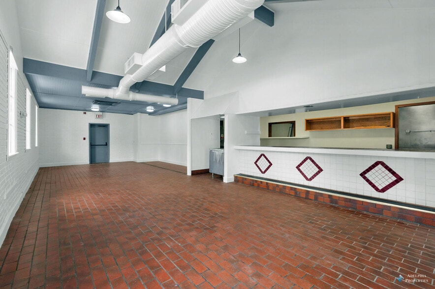 More Photos Of 325 W Front St, Wheaton Restaurant For Lease