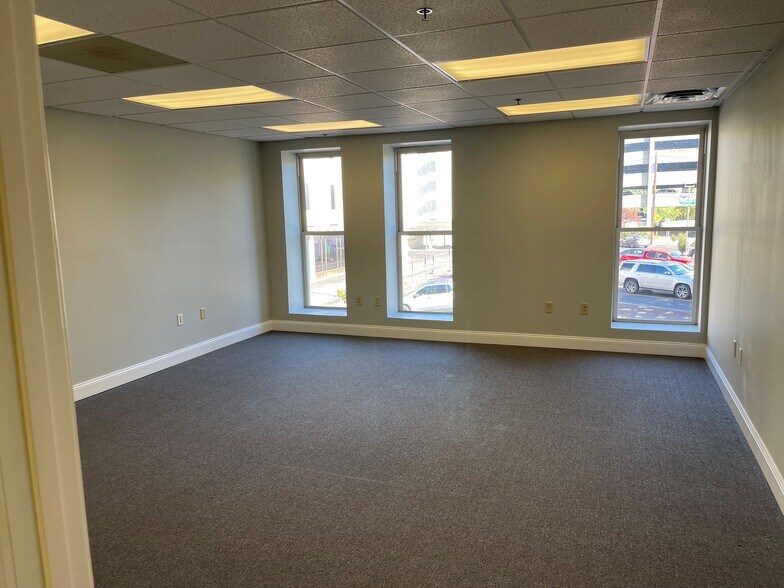 More Photos Of 201-209 W Pike St, Clarksburg Office Residential For Lease