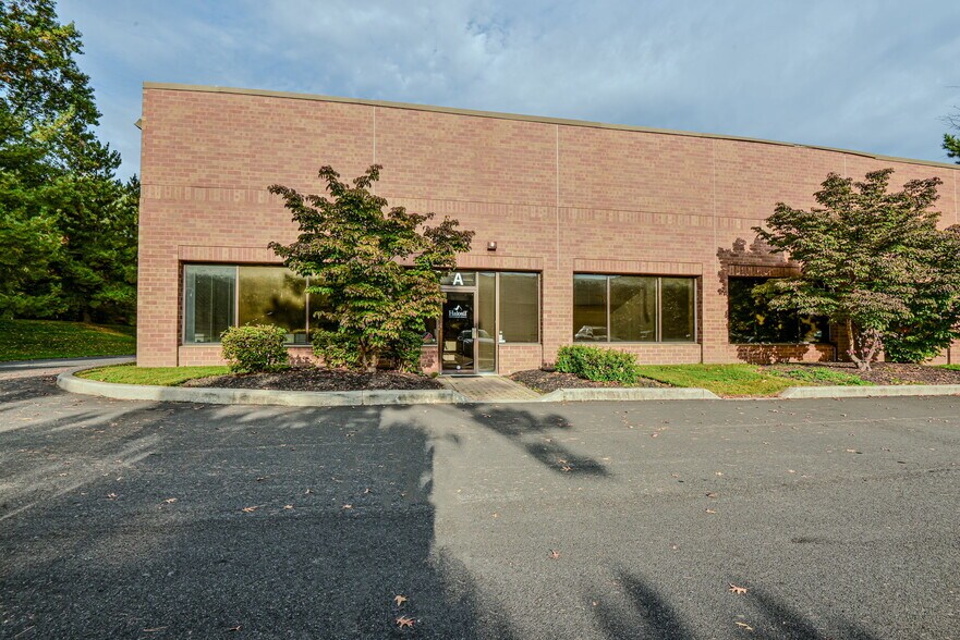 More Photos Of 118 Lukens Dr, New Castle Unknown For Lease
