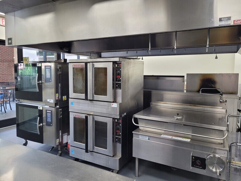 More Photos Of 725 Meeting St, West Columbia Freestanding For Sale