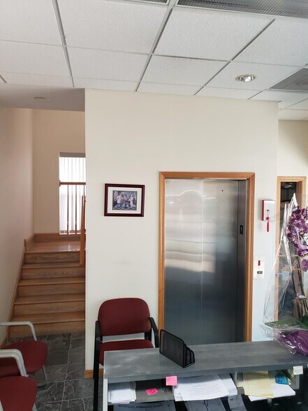 More Photos Of 7880 N. Lincoln Ave, Skokie Medical For Sale