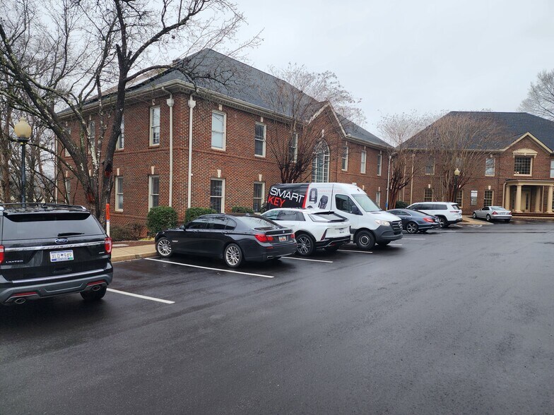 More Photos Of 109C Laurens Rd, Greenville Office Residential For Lease