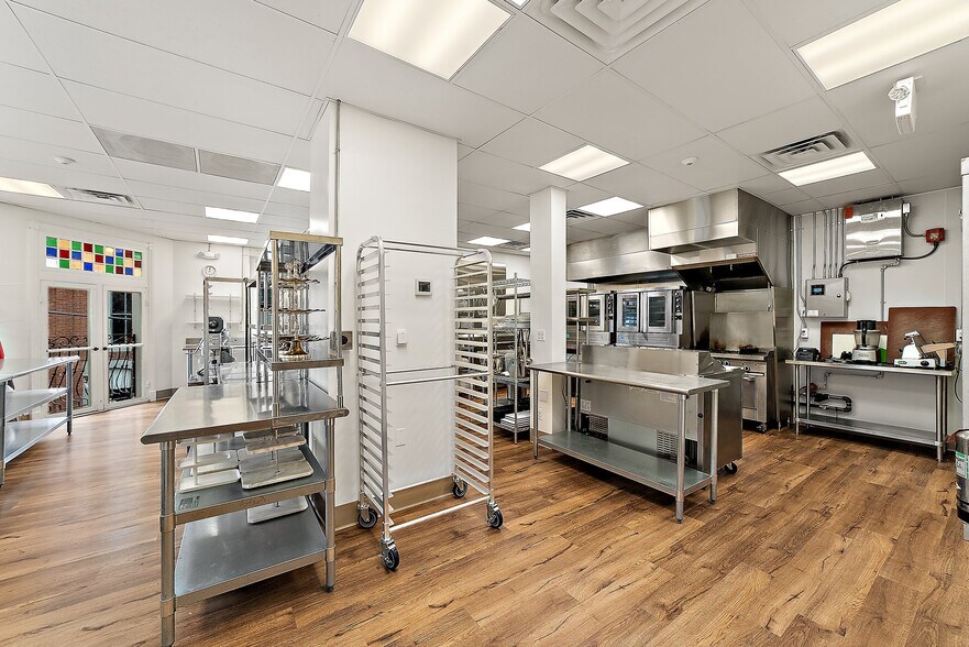 More Photos Of 12 Culpeper St, Warrenton Restaurant For Sale