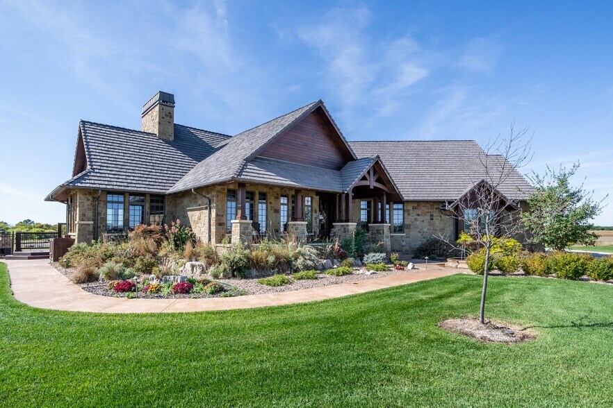 More Photos Of 1051 N Blackstone Rd, Milton Specialty For Sale