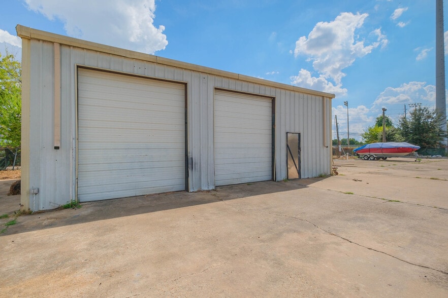 Primary Photo Of 7830 Highway 90A, Sugar Land Warehouse For Lease