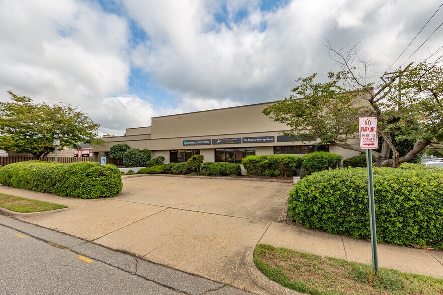Primary Photo Of 2201 Charles St, Fredericksburg Medical For Lease