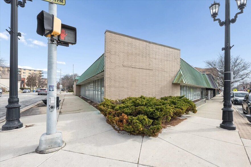 More Photos Of 7525 W Madison St, Forest Park Storefront Retail Office For Lease