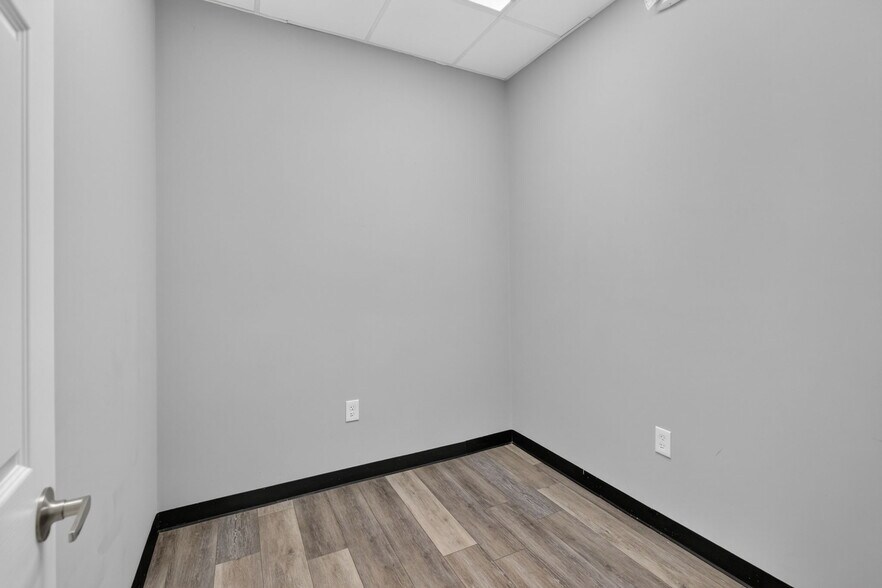 More Photos Of 8080 Pasadena Blvd, Pembroke Pines Office For Lease