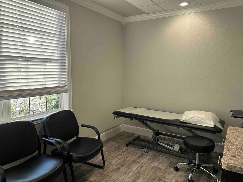 More Photos Of 7148 Trail Lake Dr, Fort Worth Medical For Sale