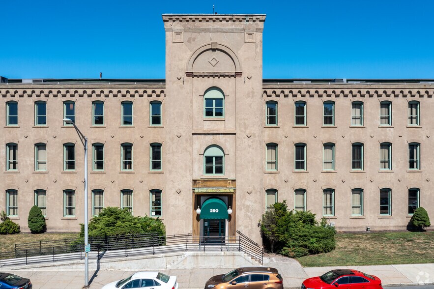 More Photos Of 290 Pratt St, Meriden Light Manufacturing For Lease