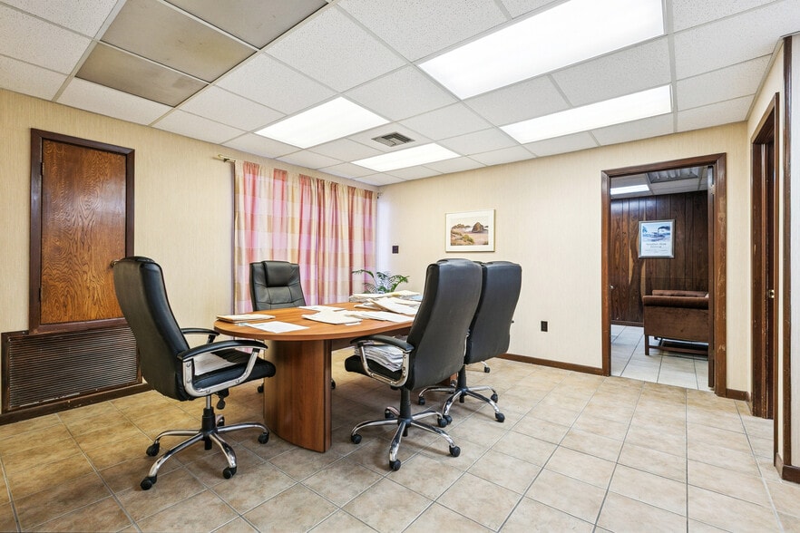 More Photos Of 3009 Lime St, Metairie Office For Sale