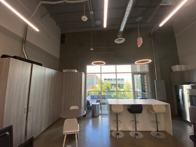 More Photos Of 3748 Bayer Ave, Long Beach Office For Lease