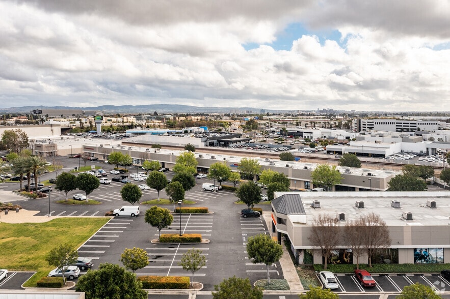 More Photos Of 1430 Village Way, Santa Ana Flex For Lease