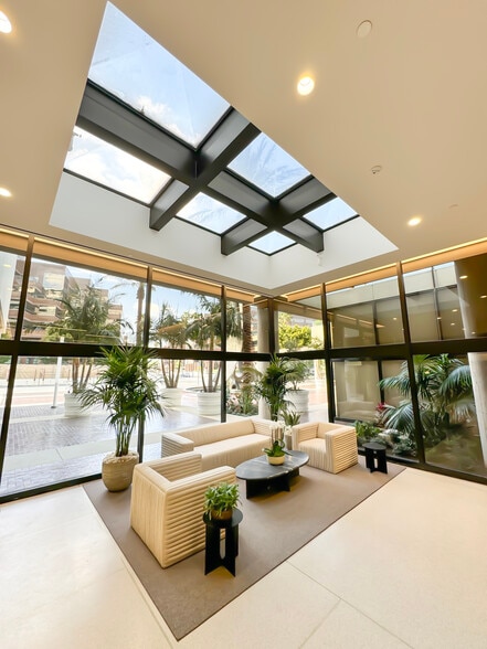 More Photos Of 5757 Wilshire Blvd, Los Angeles Office For Lease