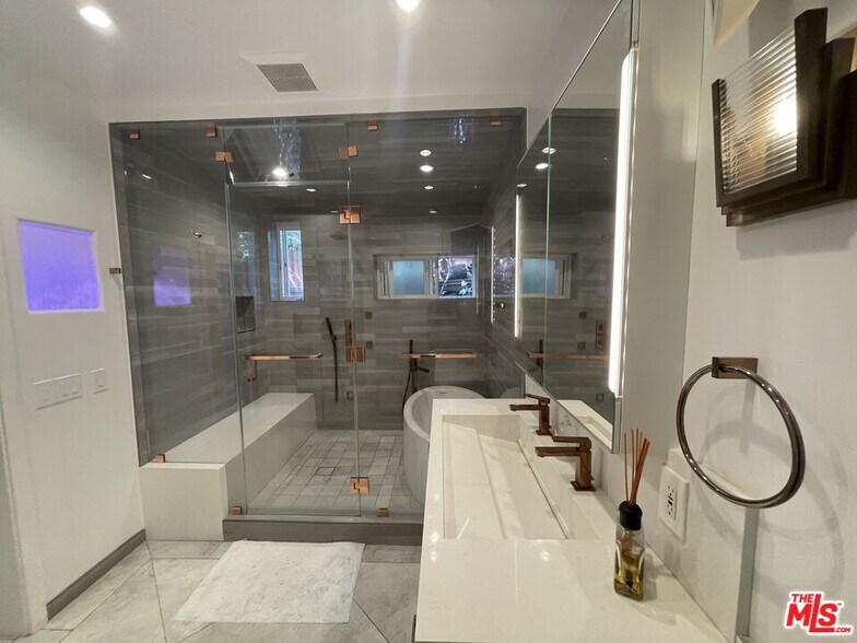 More Photos Of 425 Sunridge St, Playa Del Rey Multifamily For Sale