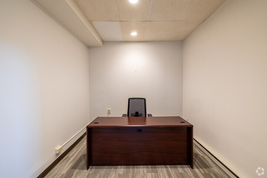 More Photos Of 1087 Elm St, Manchester Office For Lease