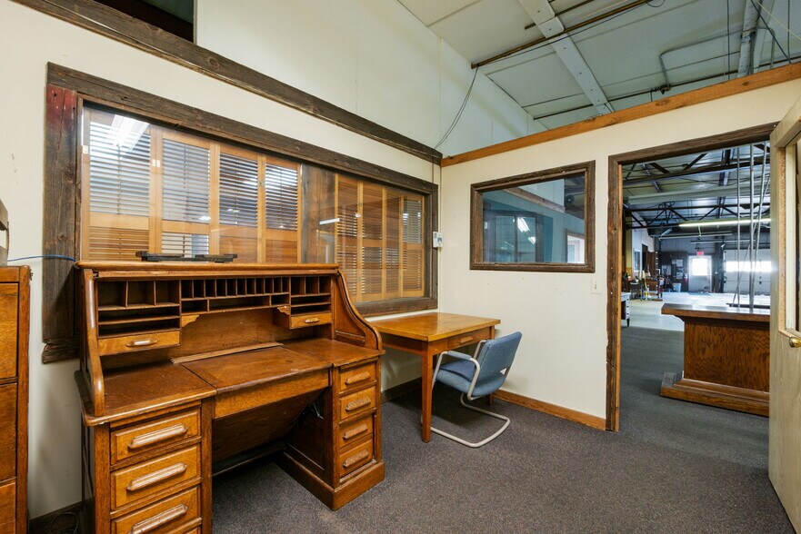 More Photos Of 690 S Lapeer Rd, Oxford Warehouse For Sale