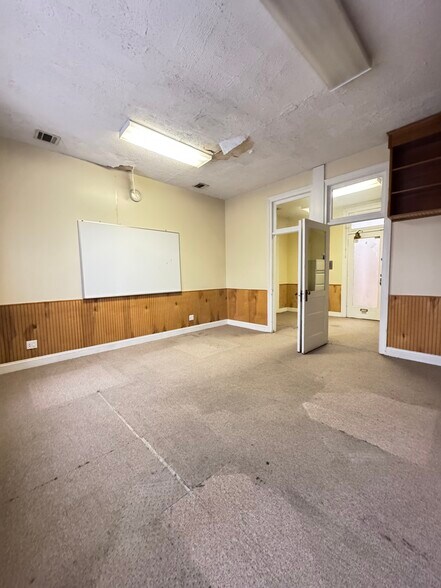 More Photos Of 4912 Bergenline Ave, West New York Health Club For Lease