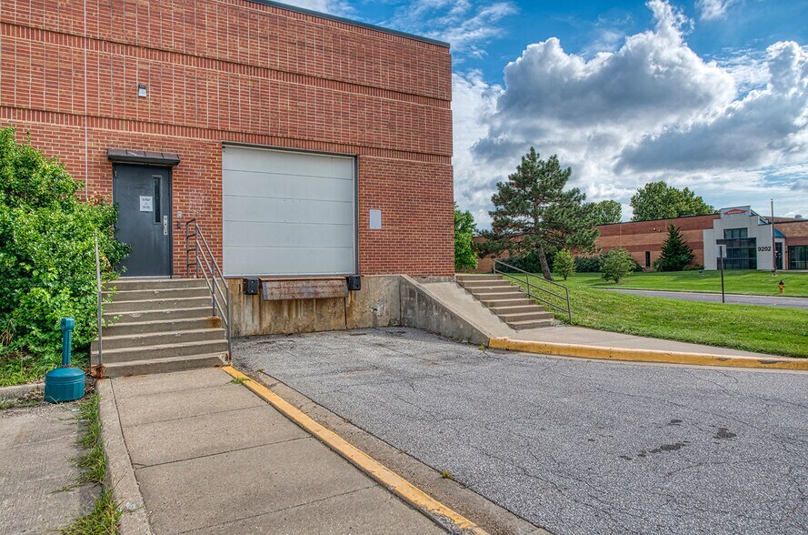 More Photos Of 11200 W 93rd St, Overland Park Flex For Lease