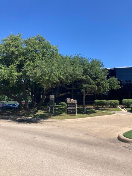 More Photos Of 1345 River Bend Dr, Dallas Office For Lease
