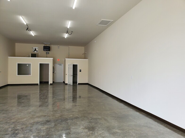 More Photos Of 670 Horace Crow, Clarksville Warehouse For Lease