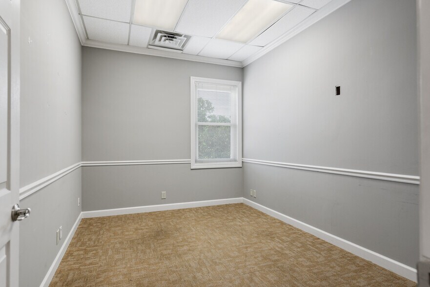 More Photos Of 133 Indian Lake Rd, Hendersonville Office For Lease