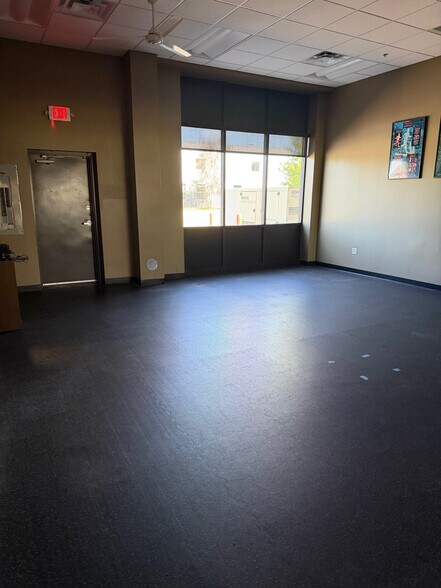 More Photos Of 100 Bridgepoint Way, South Saint Paul Showroom For Sale