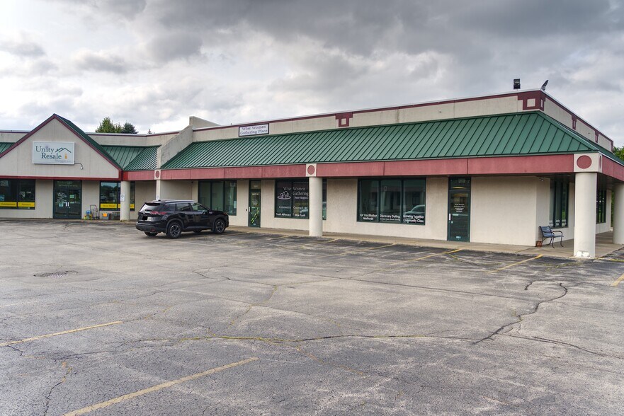 More Photos Of 1641 Commanche Ave, Green Bay Storefront For Sale