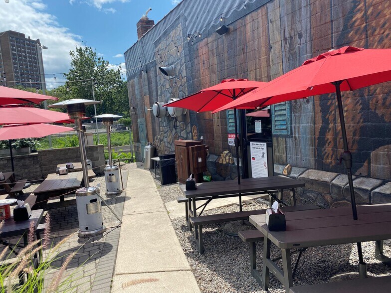 More Photos Of 89 Arch St, Hartford Restaurant For Sale