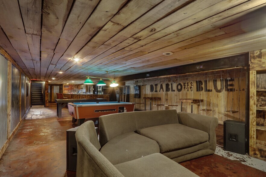 More Photos Of 631 S Broadway St, Menomonie Bar For Sale