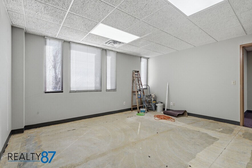 More Photos Of 3100 E Ave NW, Cedar Rapids Office For Lease