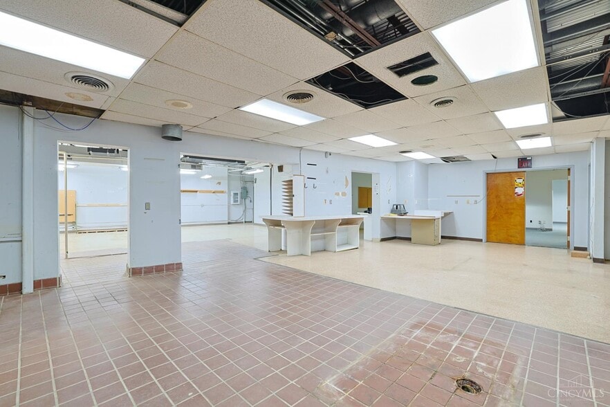 More Photos Of 2108 Central Pky, Cincinnati Loft Creative Space For Sale