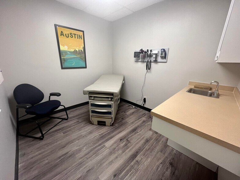 More Photos Of 12411 Hymeadow Dr, Austin Medical For Lease