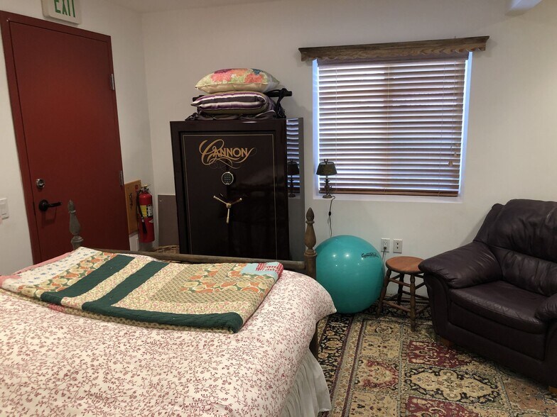 More Photos Of 3212 Mt Pinos Way, Frazier Park Light Manufacturing For Sale